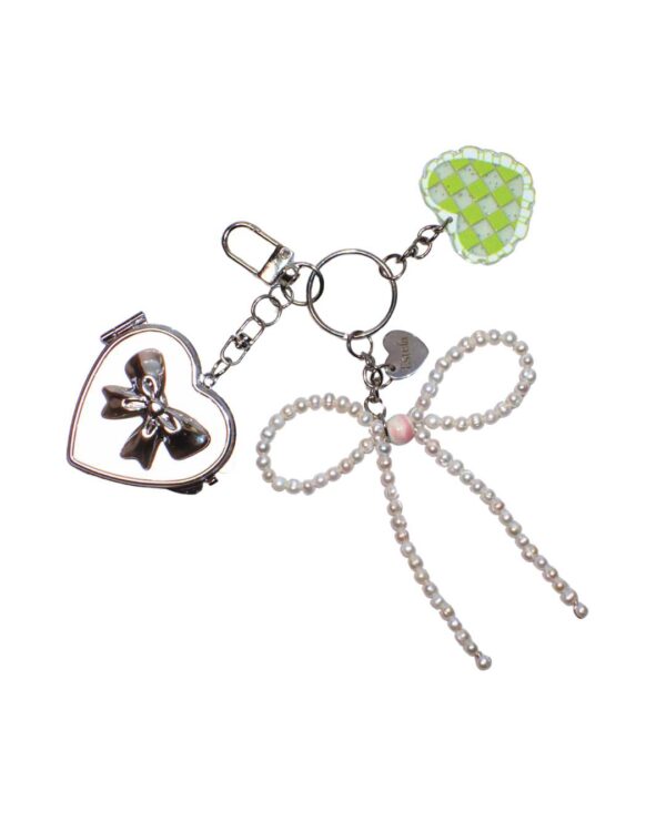 Keychain with pearl bow and heart mirror charm