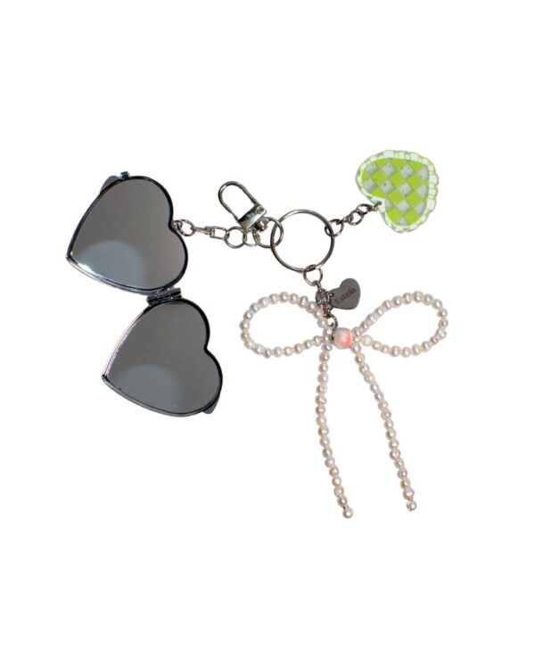 Keychain with pearl bow and heart mirror charm
