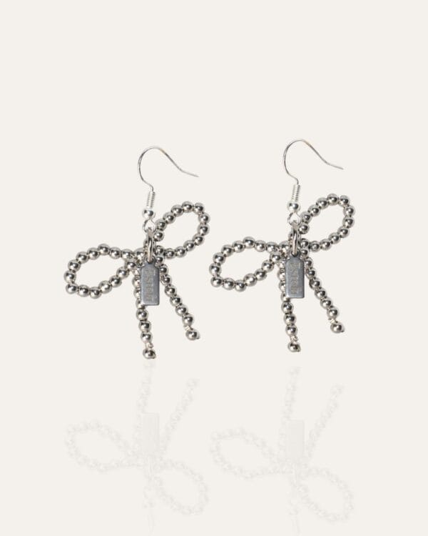 Earrings with white gold bows