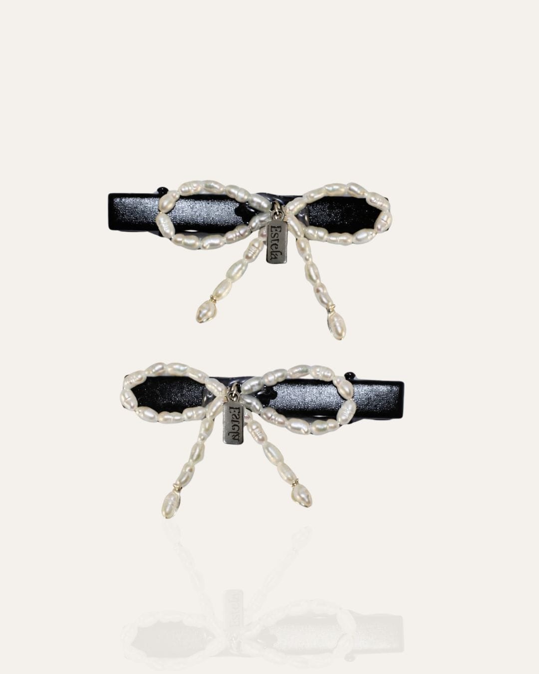 Set of 2 hair clips with freshwater pearl bows