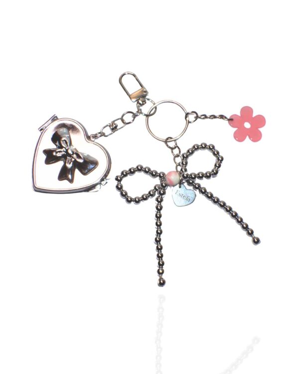 Keychain with white gold bow and heart mirror charm