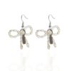 Earrings with pearl bows