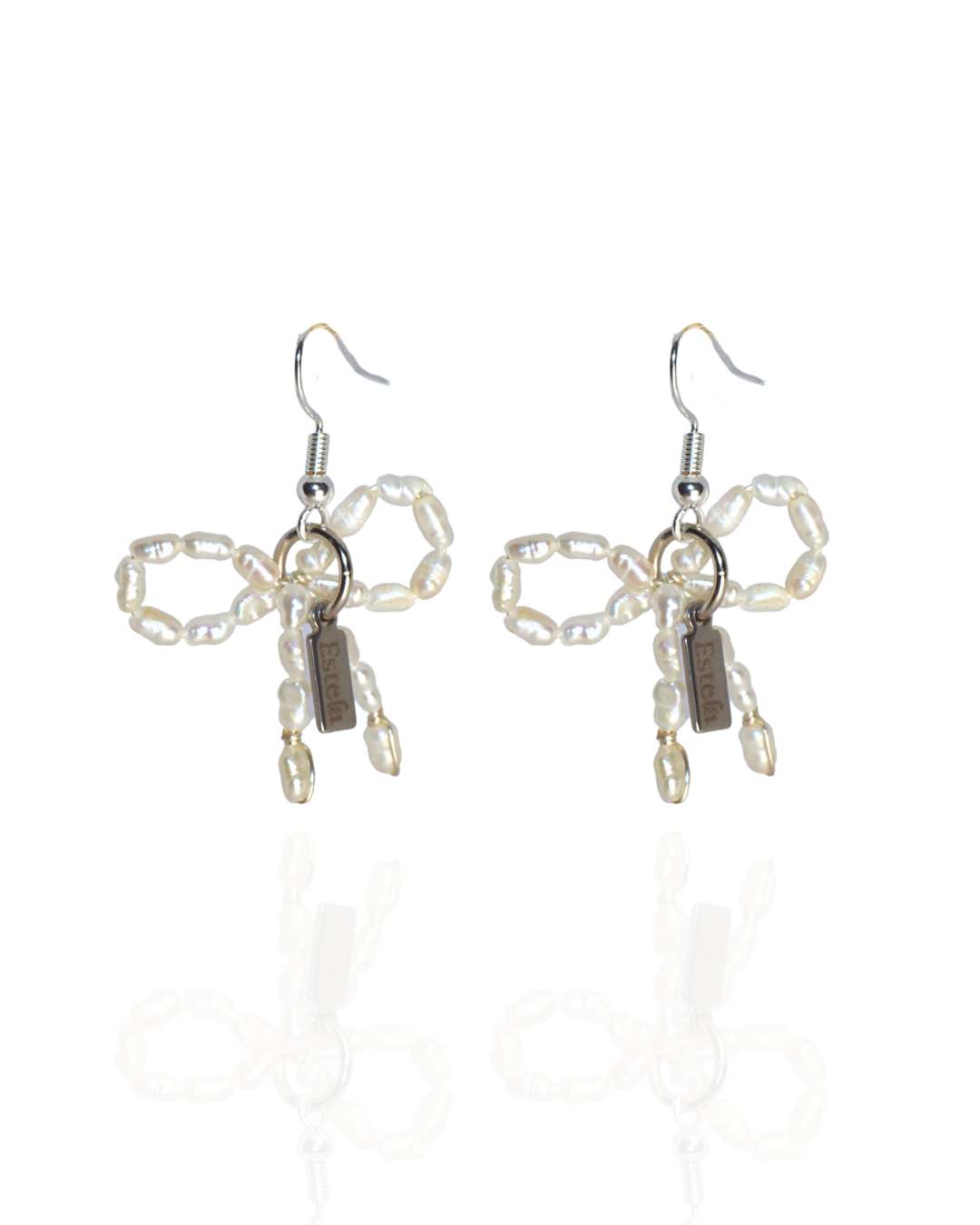 Earrings with pearl bows