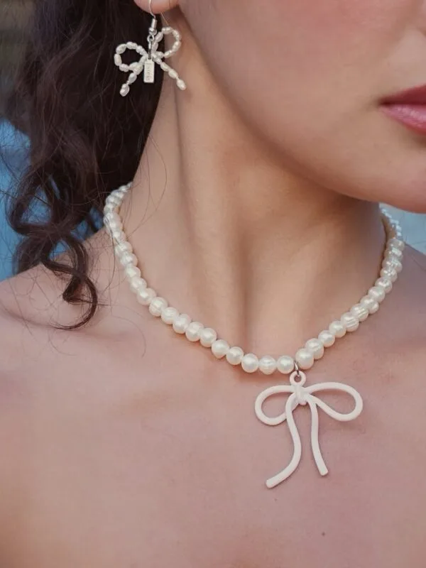 SnapInsta.to_560909130_18535214806010327_4081773434134836200_n Pearl necklace with pink bow charm